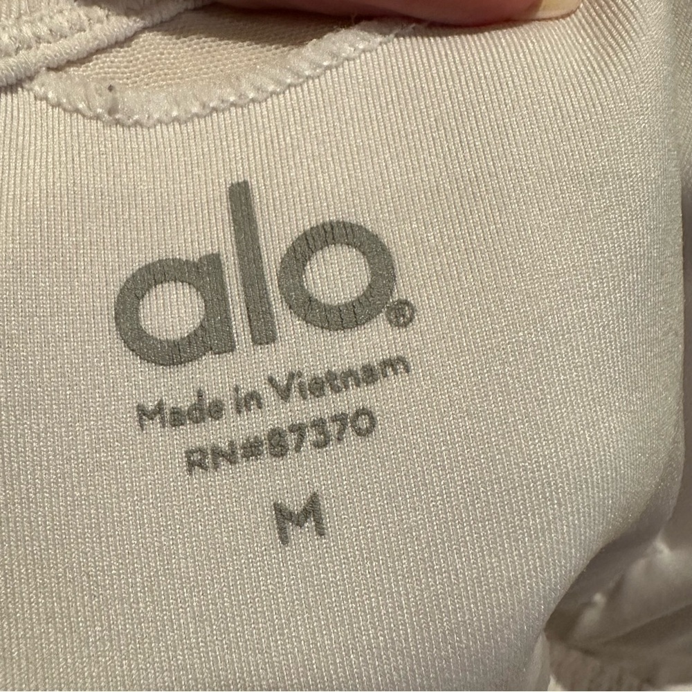 ALO Yoga Ribbed Blissful Bra Size Medium Ivory V-Neck Y-Back Everyday Support - Picture 6 of 6